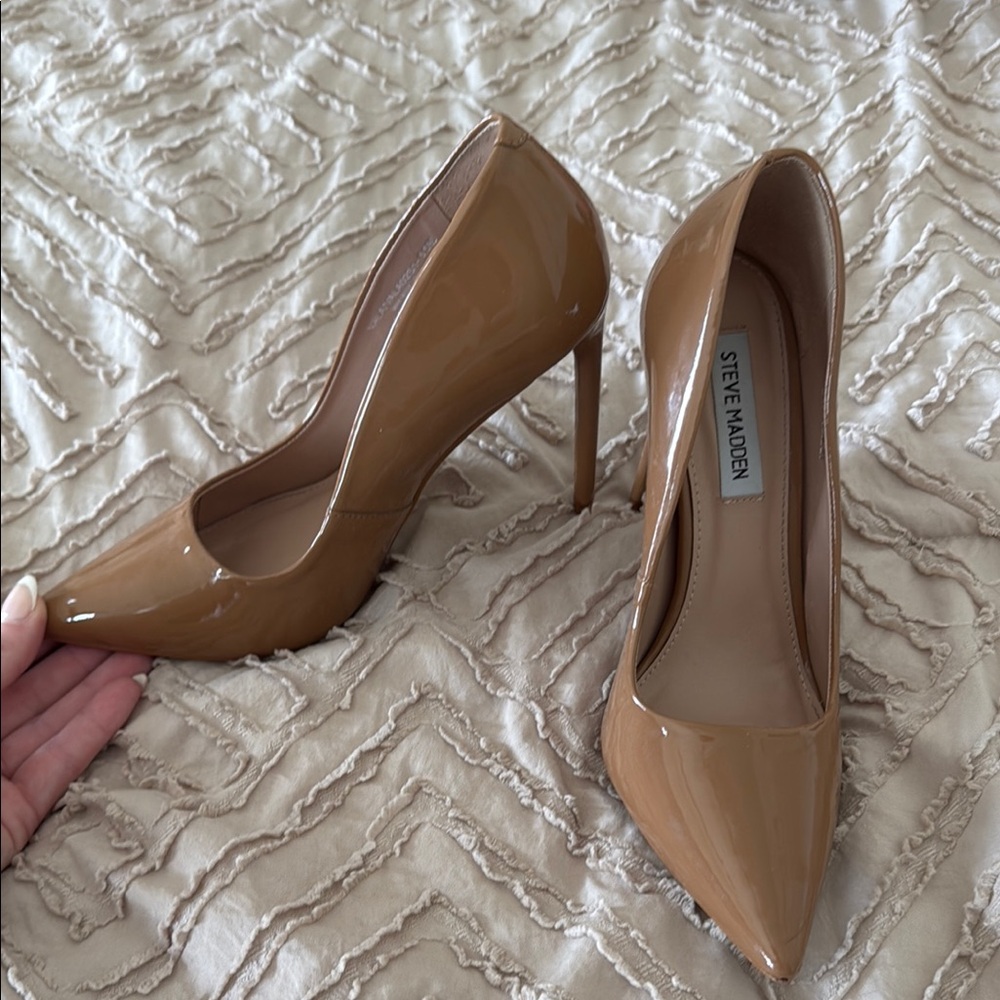 Steve Madden Tan Heels Classic Pointed-Toe Pumps